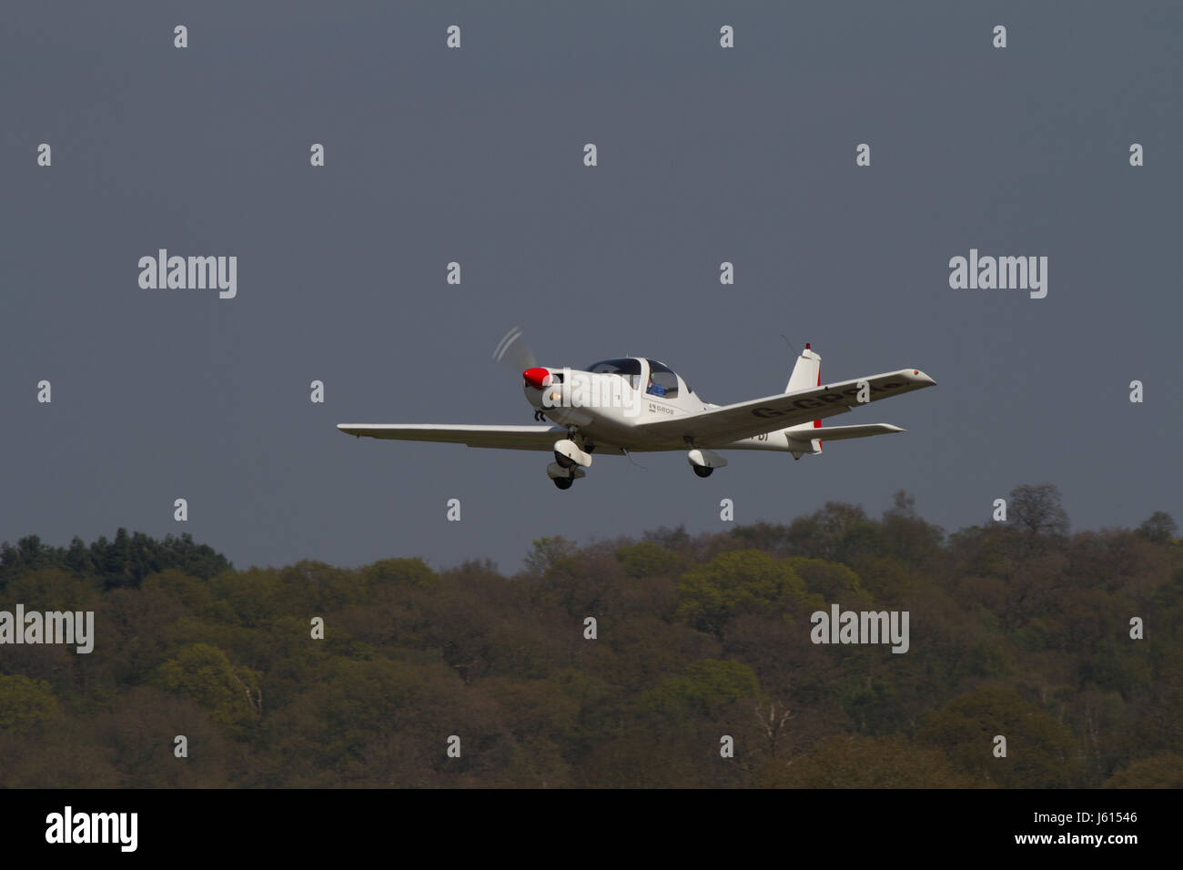 Light aircraft in flight hi-res stock photography and images - Alamy