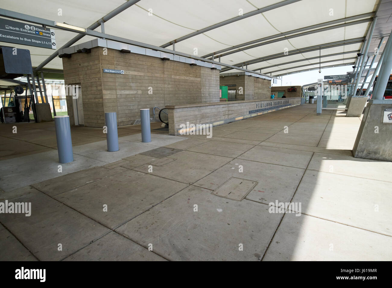 The Pentagon Transit Centre And Metro Entrance Washington Dc Usa Stock Photo Alamy