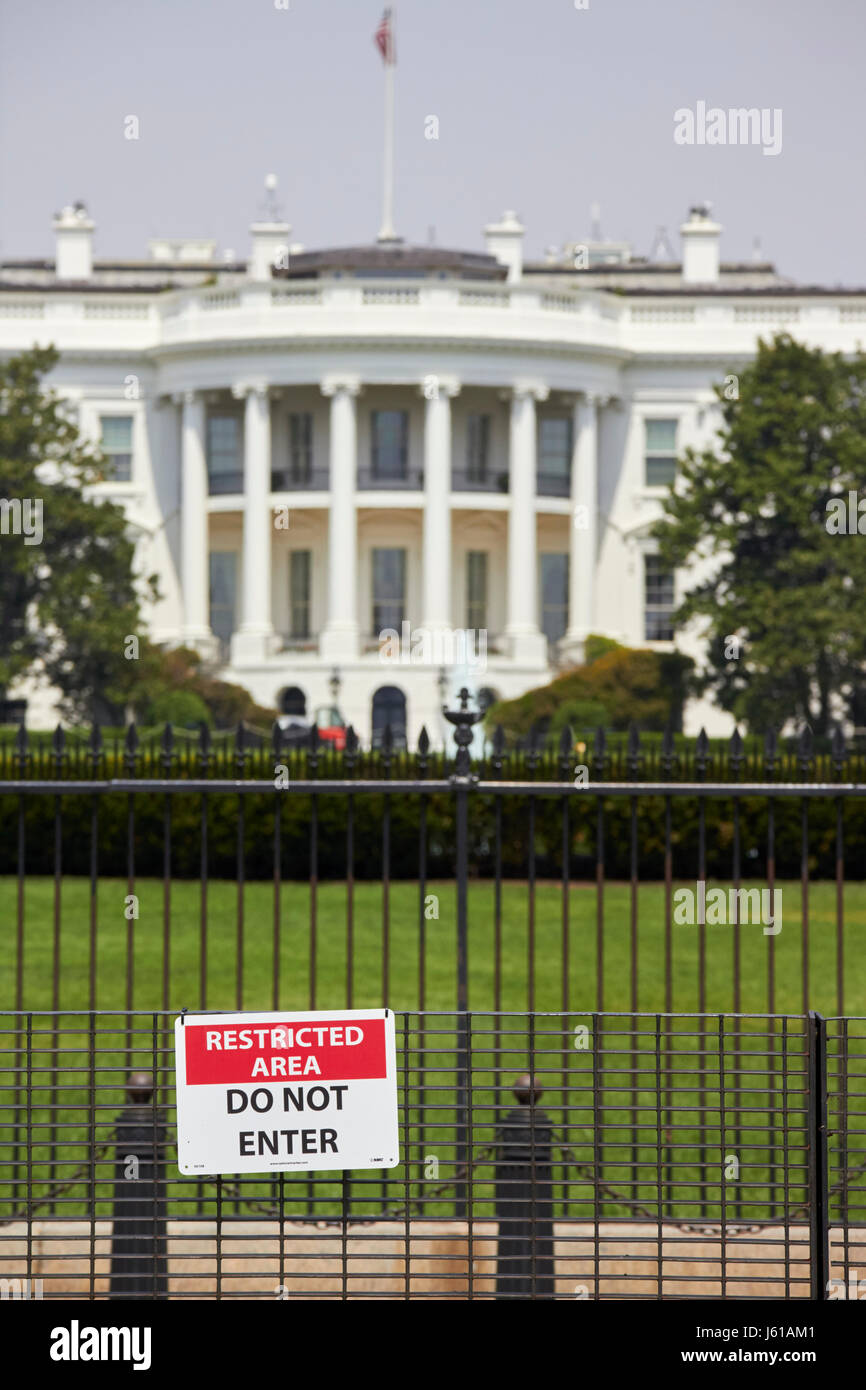 security fence and restricted area signs at the south facade of the white house Washington DC USA Stock Photo