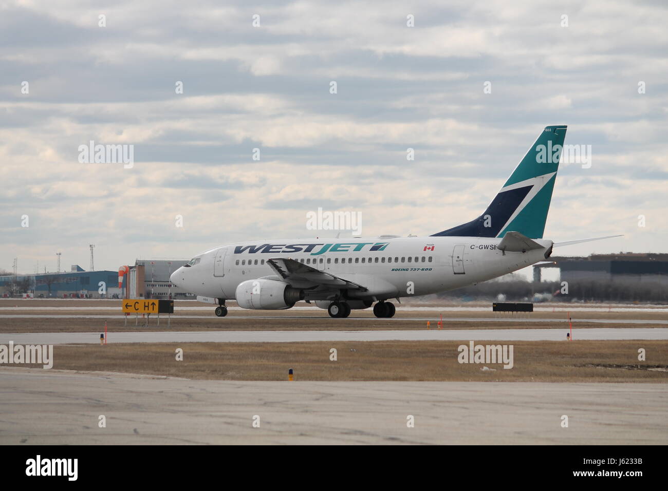 West Jet 736 - Stock Image