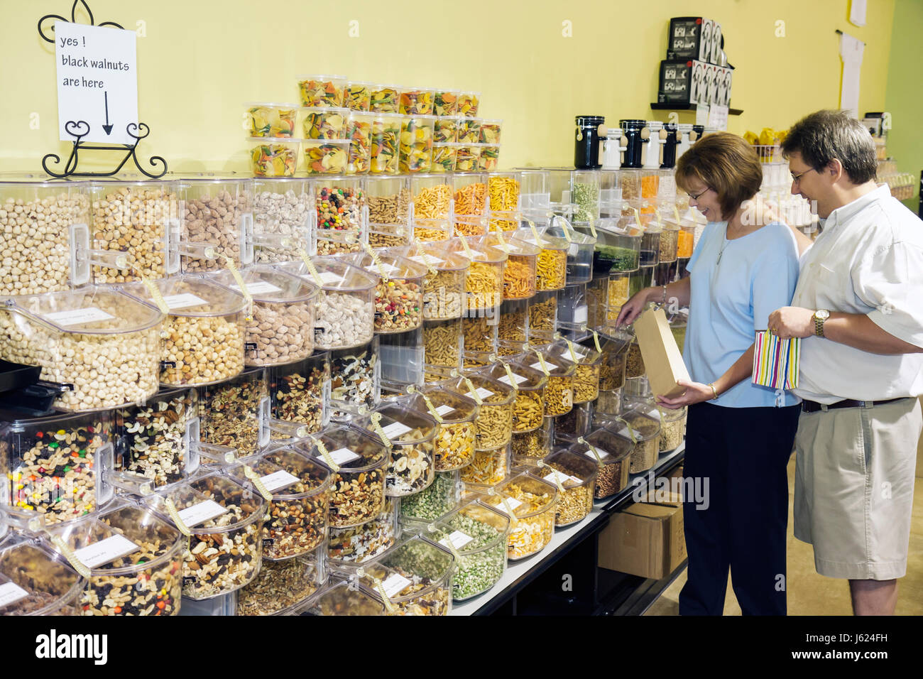 Chesterton Indiana,Molly Bea's Ingredients,shopping shoppers selling retail store business,grains nuts trail mix bulk bins containers self serve man w Stock Photo