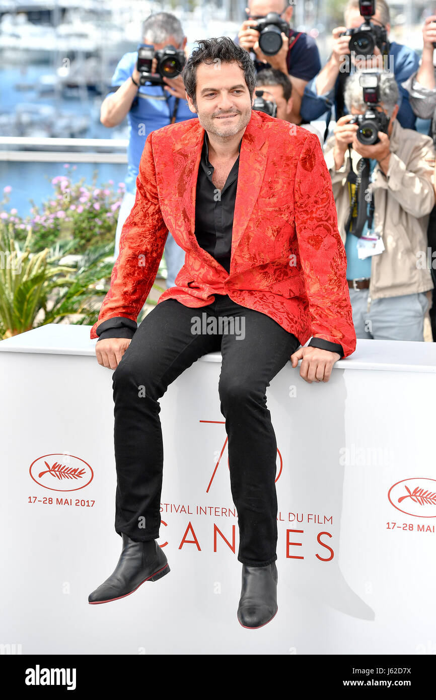 Cannes, France. 19th May, 2017. Composer Matthieu Chedid poses for a photocall in Cannes, France, on May 19, 2017. The film 'Faces, Places' co-directed by French directors Agnes Varda and JR will be screened during the 70th Cannes Film Festival. Credit: Chen Yichen/Xinhua/Alamy Live News Stock Photo