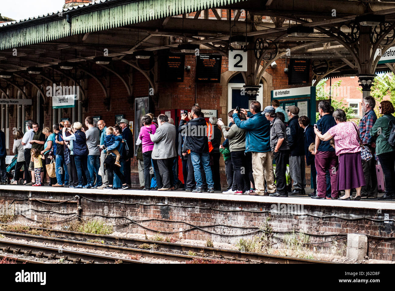 Hereford, Herefordshire. 19th May 2017. Crowds gather to see Pacific steam locomotive LNER Class A3 4472 commonly known as the Flying Scotsman at Hereford railway station as it travels from Shrewsbury to Cardiff and then Newport to Bristol Parkway via Gloucester. The 94 year old Flying Scotsman was originally built in Doncaster for the London and North Eastern Railway (LNER), emerging from the works on 24 February 1923. Credit: Jim Wood/Alamy Live News Stock Photo