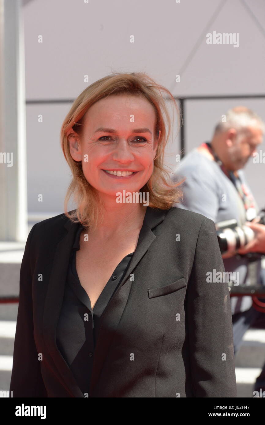 Cannes, France. 11th May, 2016. CANNES, FRANCE - MAY 19: Actress Sandrine Bonnaire attends the 'Faces, Places (Visages, Villages)' screening during the 70th annual Cannes Film Festival at Palais des Festivals on May 19, 2017 in Cannes, France Credit: Frederick Injimbert/ZUMA Wire/Alamy Live News Stock Photo