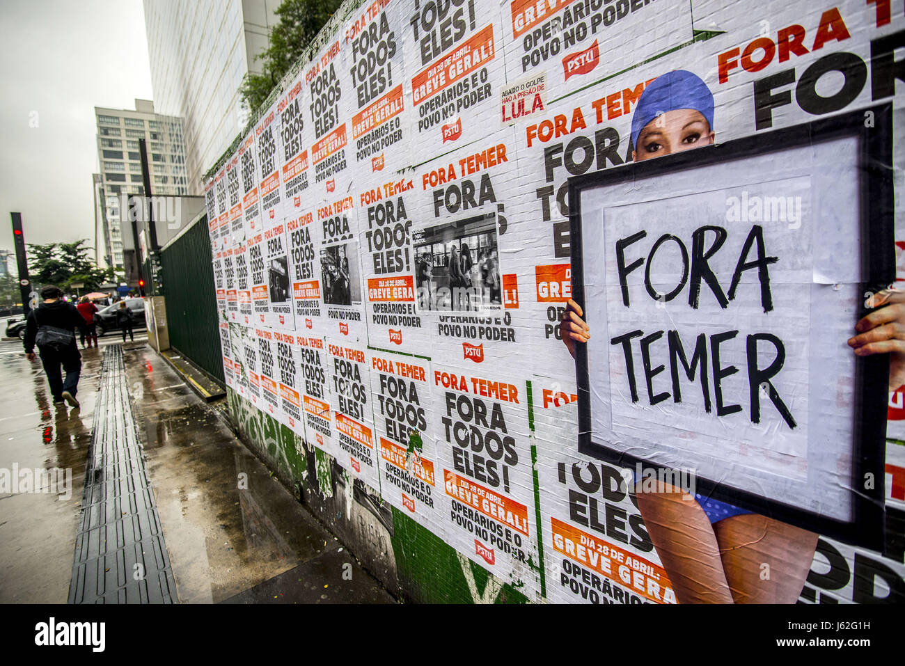 May 19, 2017 - SÃ¢O Paulo, SÃ£o paulo, Brazil - SAO PAULO, BRAZIL - MAY 19: A wheat-paste piece of street art by artist Luis Bueno depicting a bather holding a poster that says ''Outside Temer'' at Paulista Avenue on May 19, 2017 in Sao Paulo, Brazil. In the face of the crisis generated by the recording of his talks with businessman Joesley Batista of the JBS refrigerator and the opening of an inquiry into his name on the Supreme Court, President Michel Temer (PMDB) said he would not resign. ''I will not resign, '' he said. ''I know what I did and I know the correctness of my actions, '' he sa Stock Photo