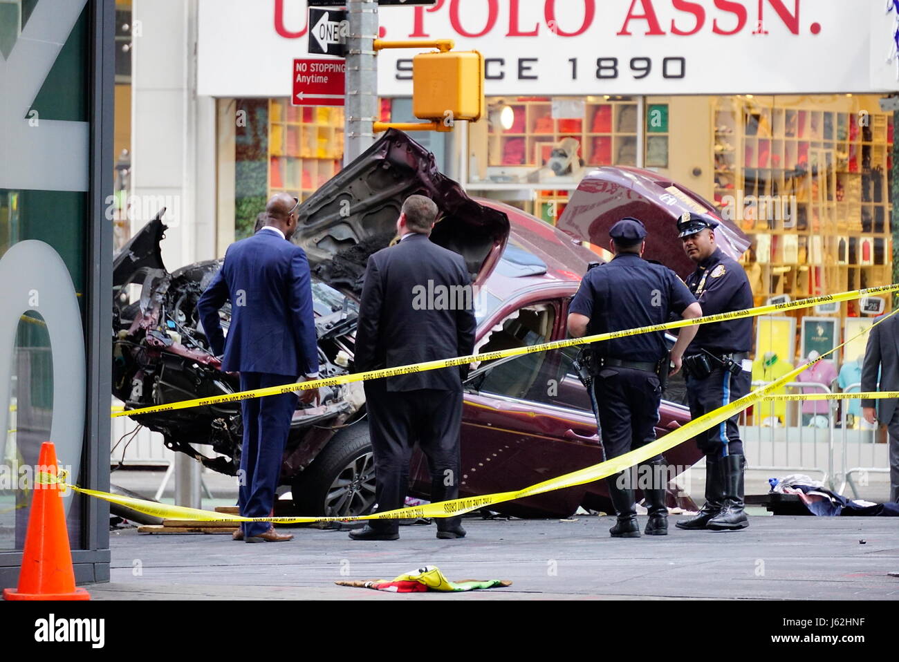New York, New York, USA. 18th May, 2017. Police officers investigate the scene of a car crash in Times Square that took the life of an 18 year-old Michigan girl and injured 22 others. Credit: Kevin C. Downs/ZUMA Wire/ZUMAPRESS.com/Alamy Live News Stock Photo