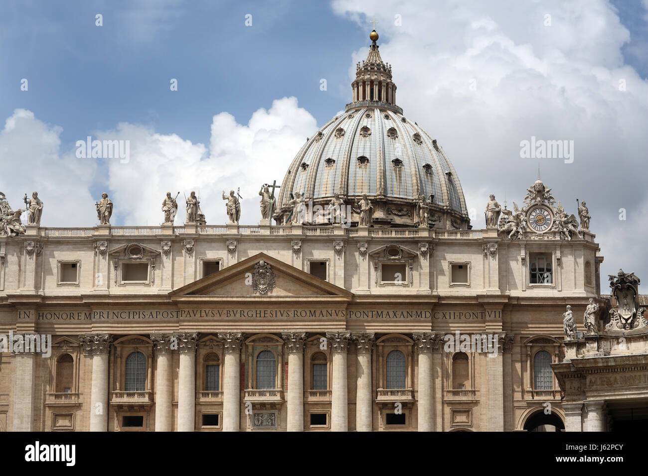 church cathedral petersdom Rome roma beadhouse vatican italy building buildings Stock Photo