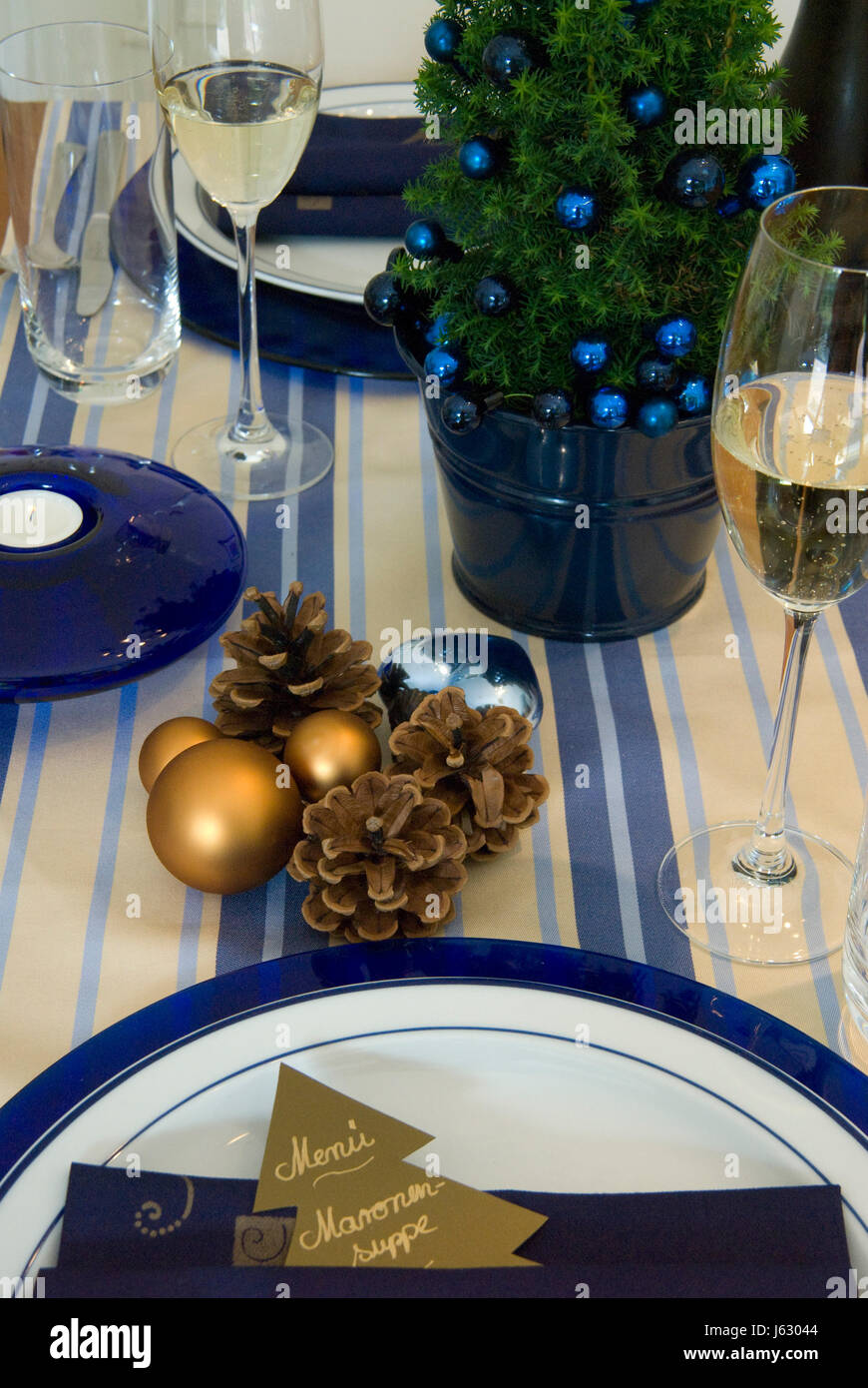 Blaue tischdekoration hires stock photography and images Alamy