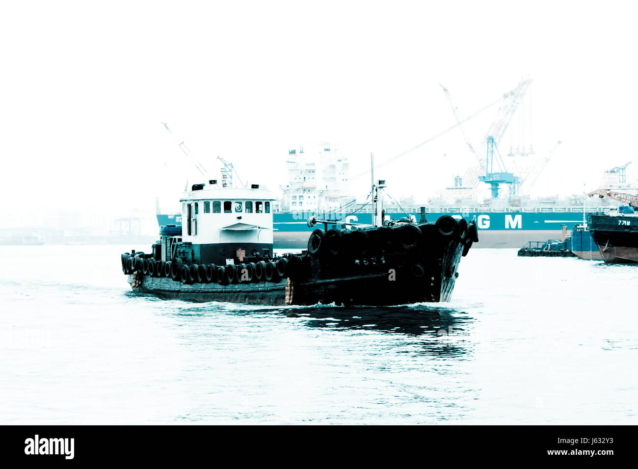 container ship harbor harbours tug korea cargo ship rowing boat sailing ...