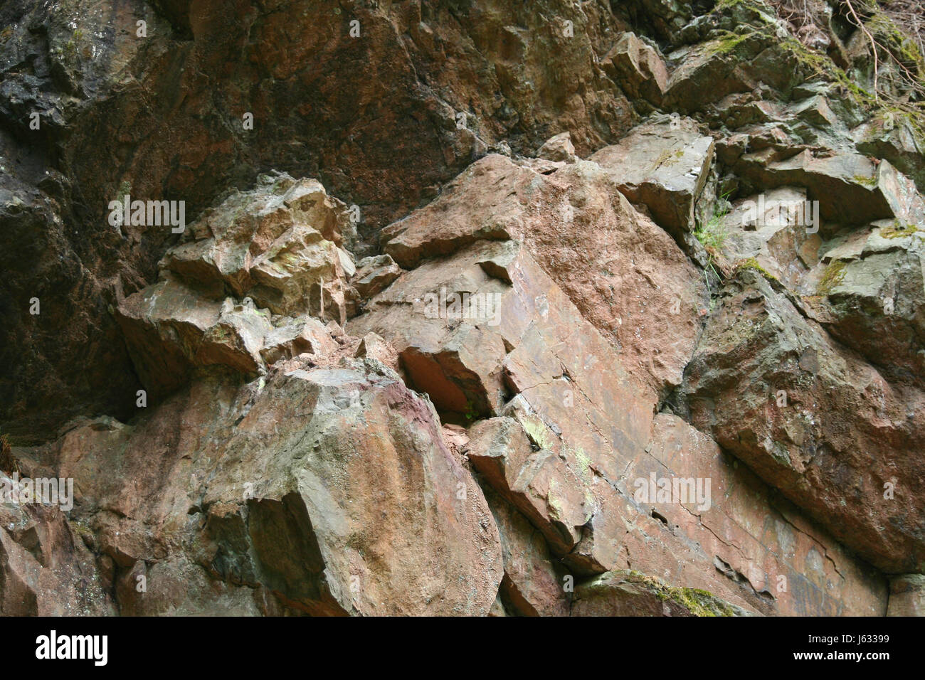 Sharp rocks slate hi-res stock photography and images - Alamy