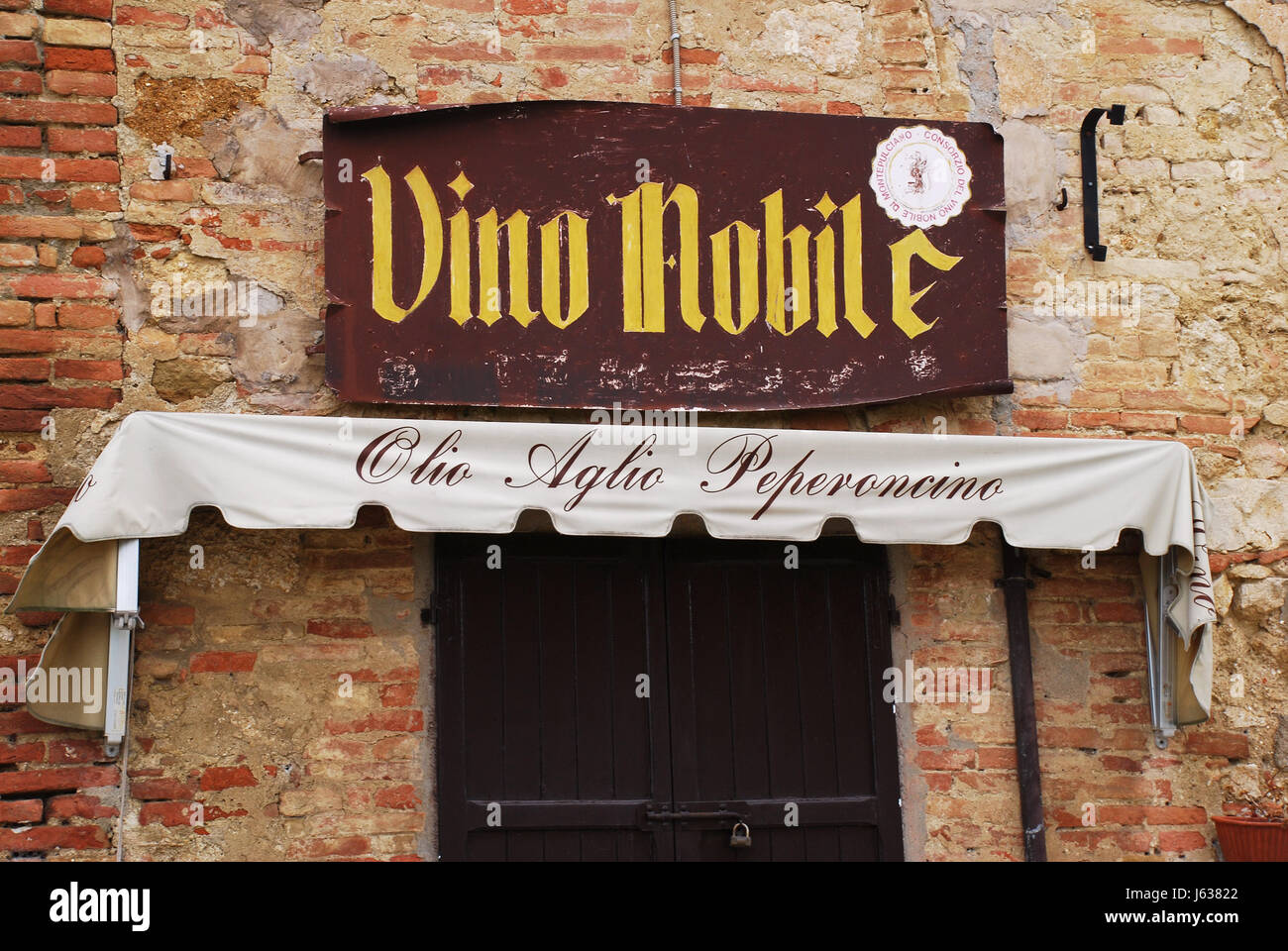 detail famous wine red wine toscana typical expiry date expire italy