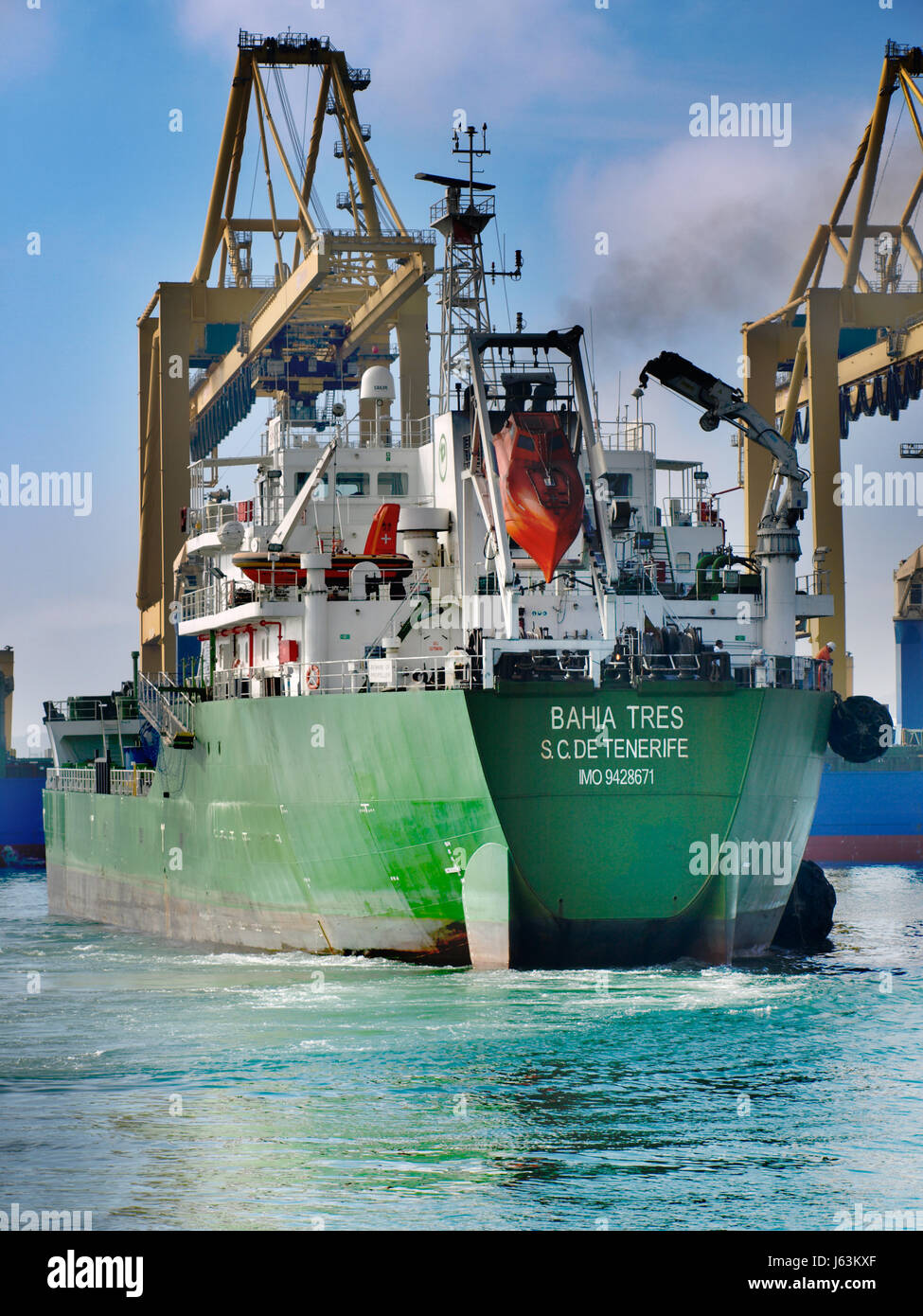 container ship harbor harbours apply sailing boat sailboat rowing boat ...