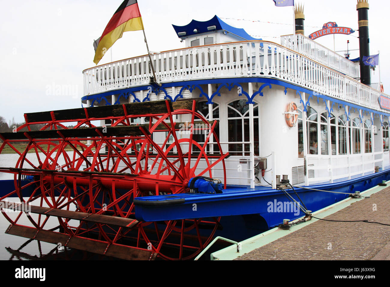 Steamer chimney hi-res stock photography and images - Alamy