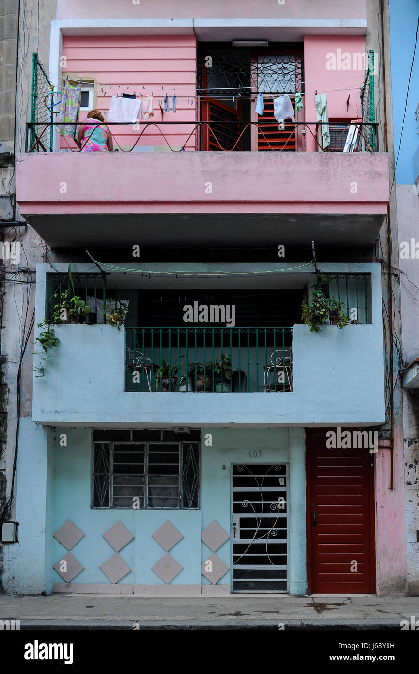 Old rundown buildings hi-res stock photography and images - Alamy