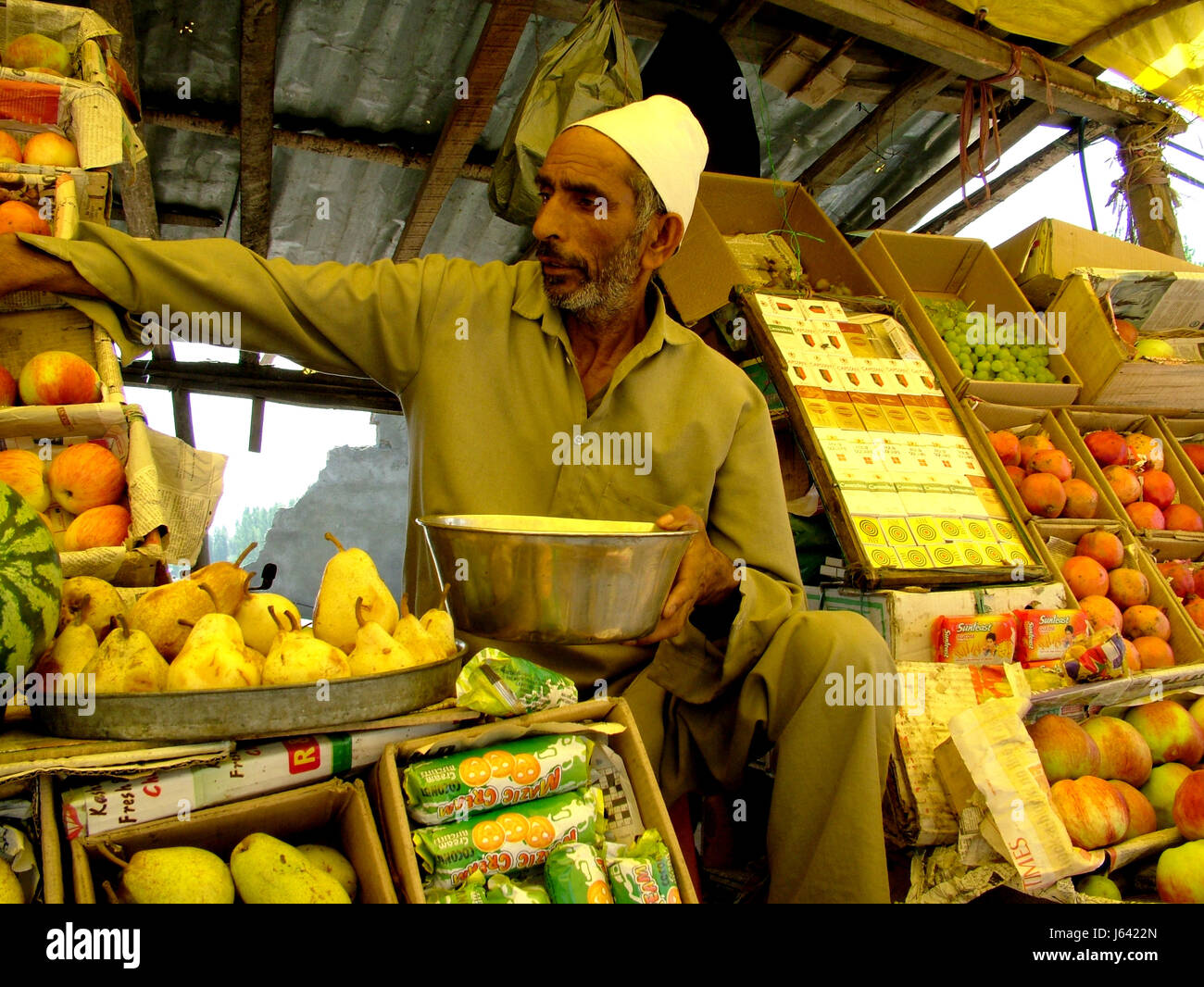 Kashmir Srinagar Street Fruits Shop (Photo Copyright © by Saji Maramon