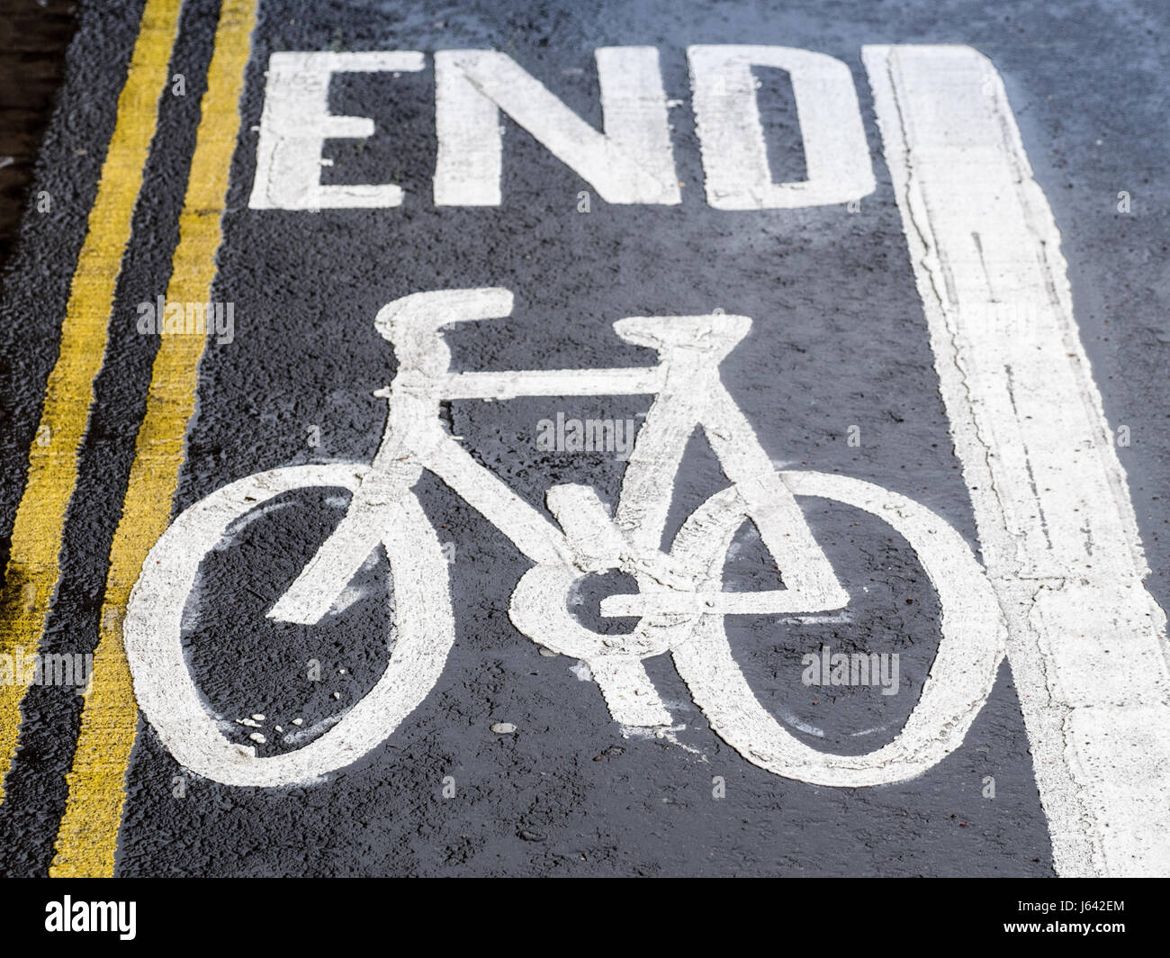 End of Bike Lane markings / end of Cycle Lane sign in Cambridge UK