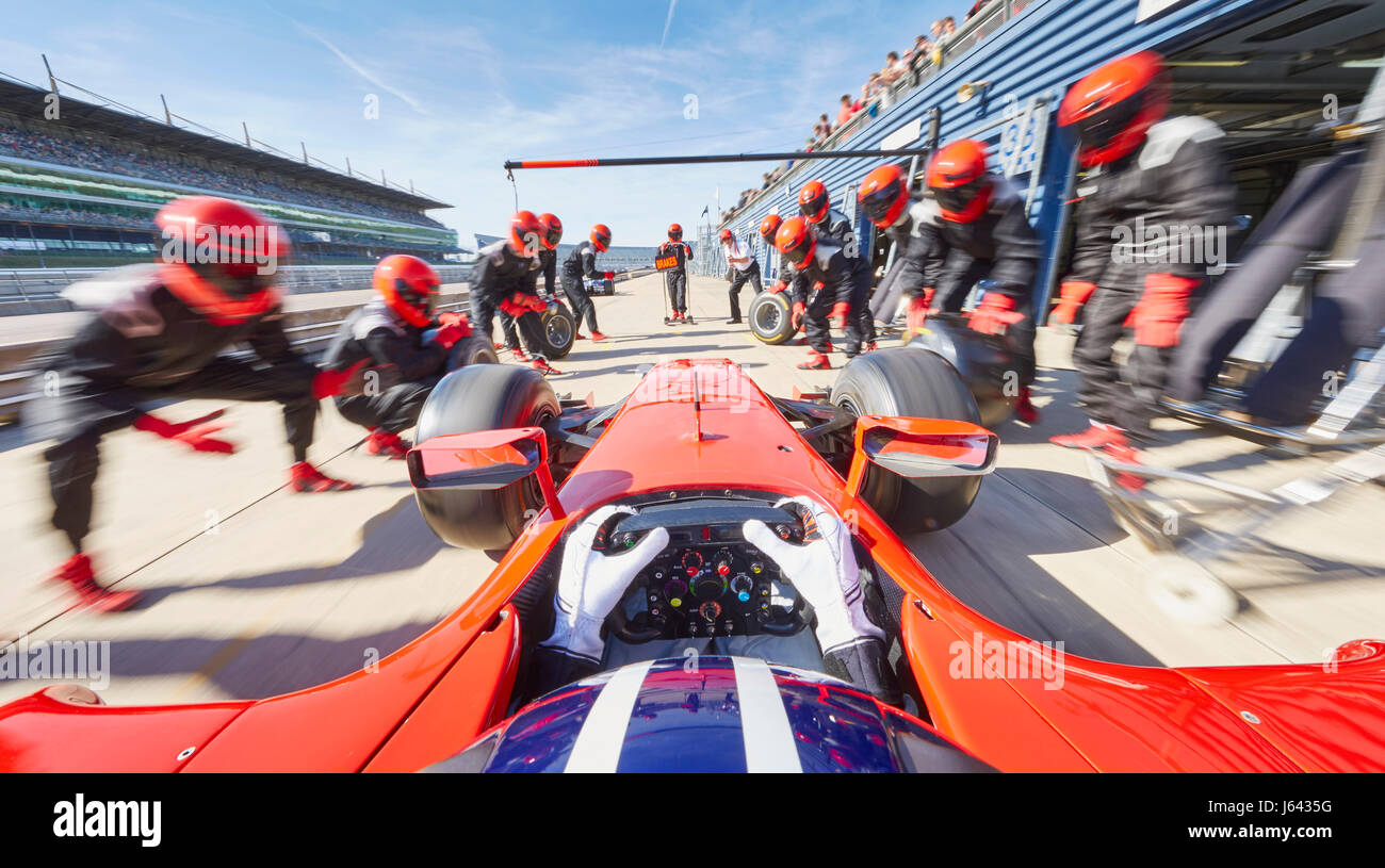 pit-crew-ready-for-formula-one-race-car-in-pit-stop-stock-photo-alamy