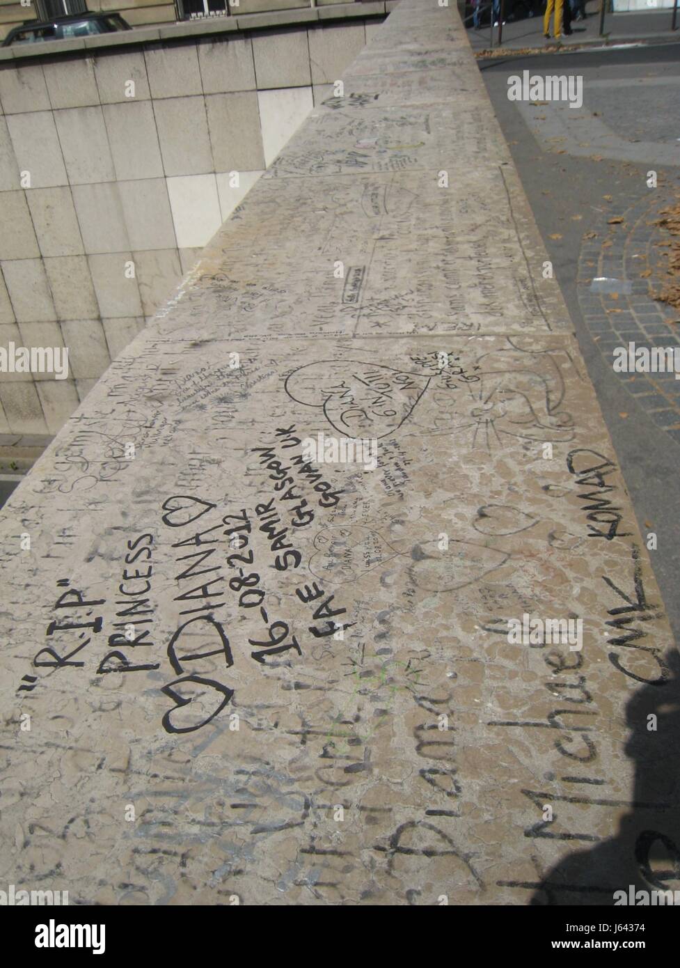 Messages of grief are written on a wall above the enntrance to the Pont de l'Alma tunnel, where Princess Diana died in a car accident on 31 August 1997, in Paris, France, 23 August 2012. The replica of the flame of the Statue of Liberty will be used as the location for the commemration of Diana. Photo: Benjamin Wehrmann | usage worldwide Stock Photo