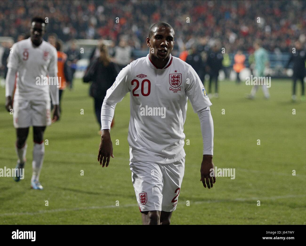 AHLEY YOUNG TRUDGES OFF MONTENEGRO V ENGLAND PODGORICA CITY STADIUM PODGORICA MONTENEGRO 26 March 2013 Stock Photo