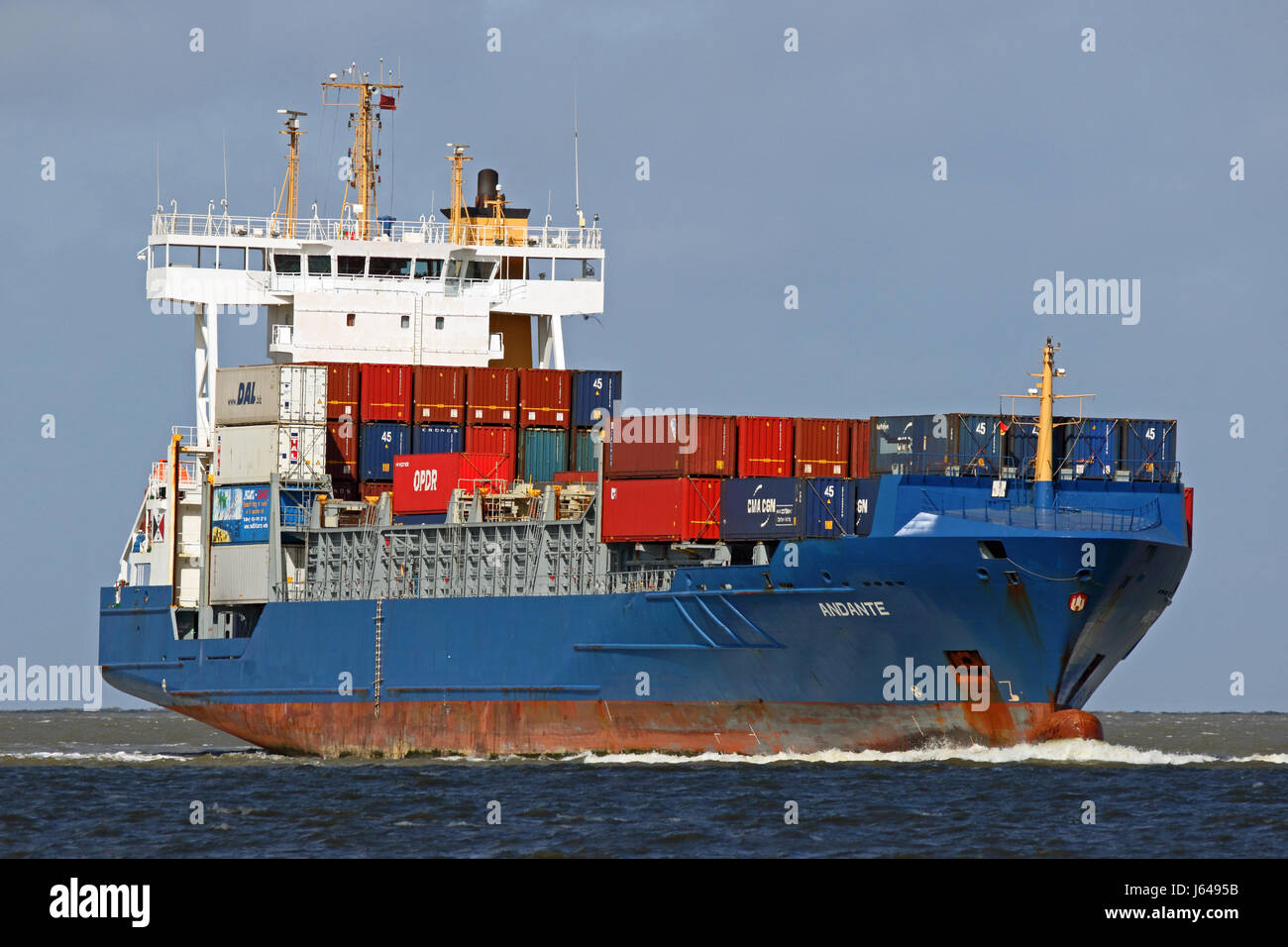 boat-feeder-hi-res-stock-photography-and-images-alamy