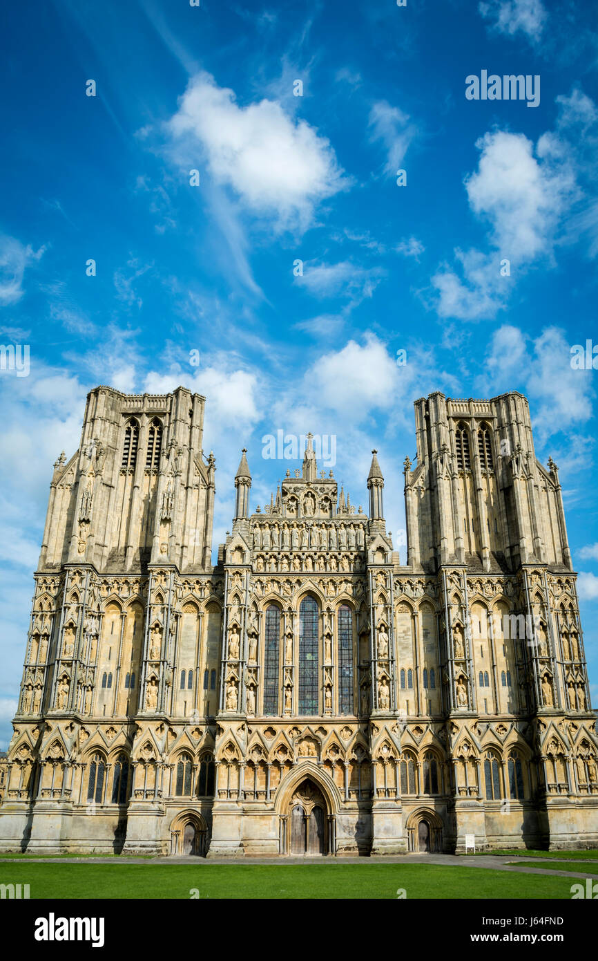 Wells cathedral church facade hi-res stock photography and images - Alamy