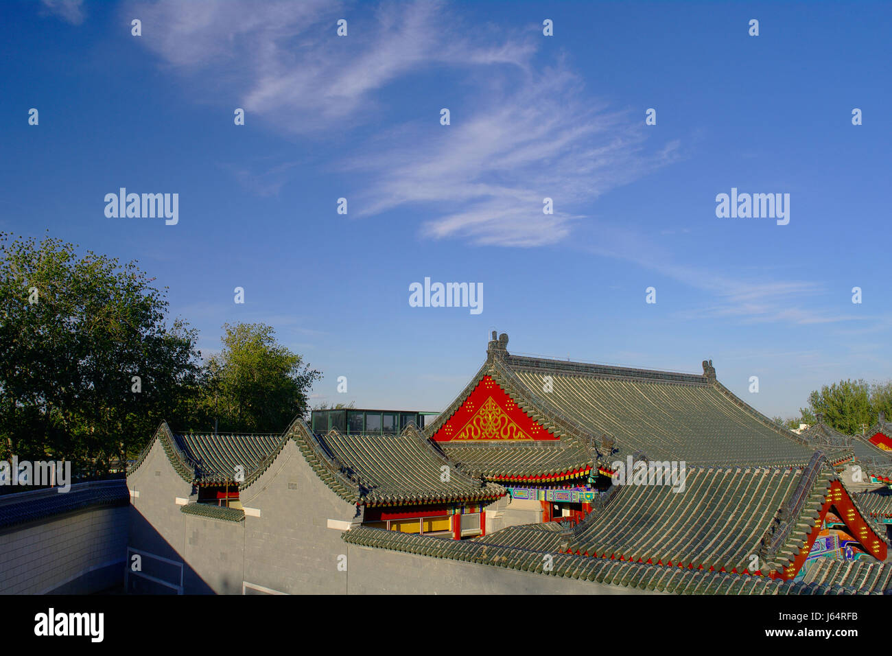 Old beijing courtyard hutong hi-res stock photography and images - Alamy