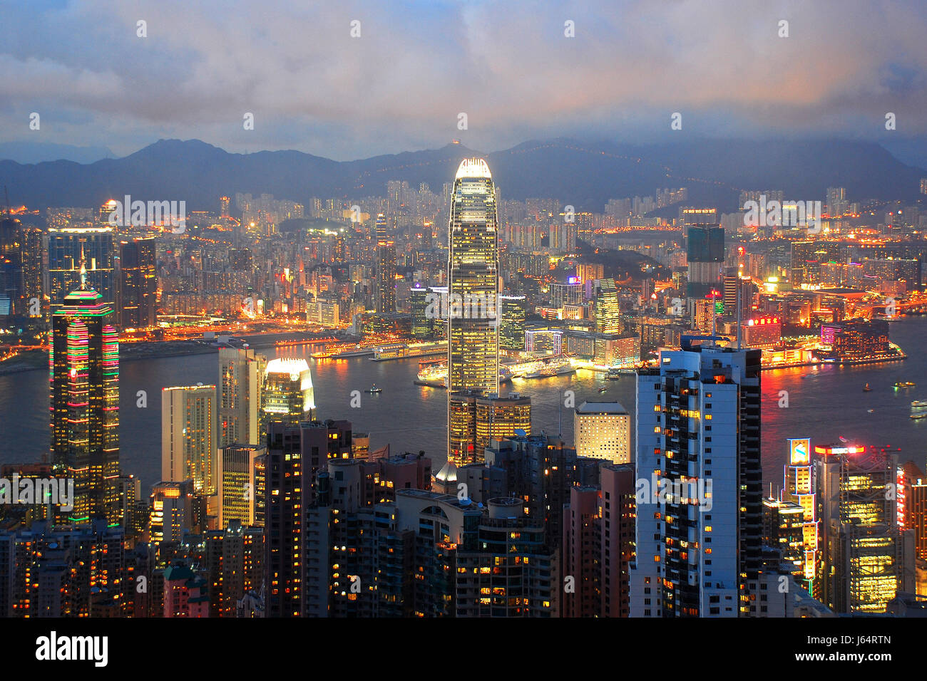 china buildings city town lights contrast dunkel reisen asien hongkong Stock Photo