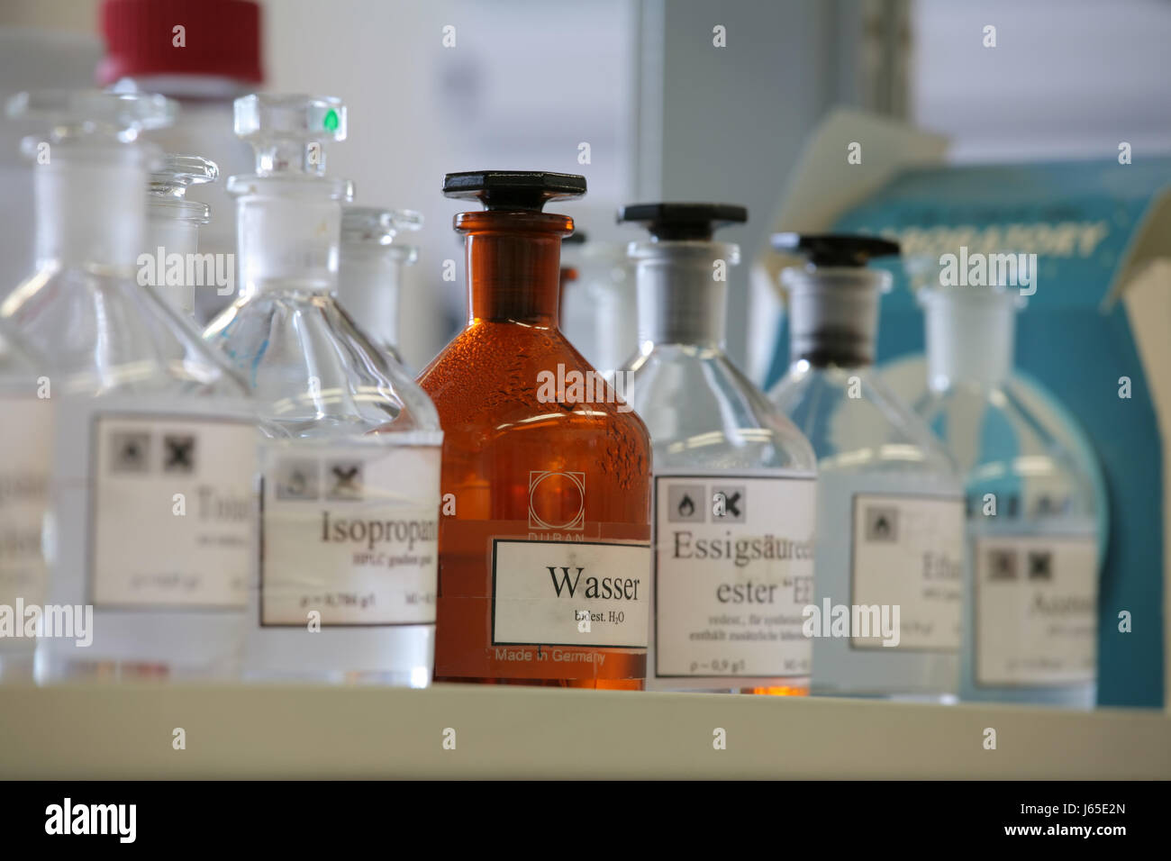 Chemier Learn bases hi-res stock photography and images - Alamy
