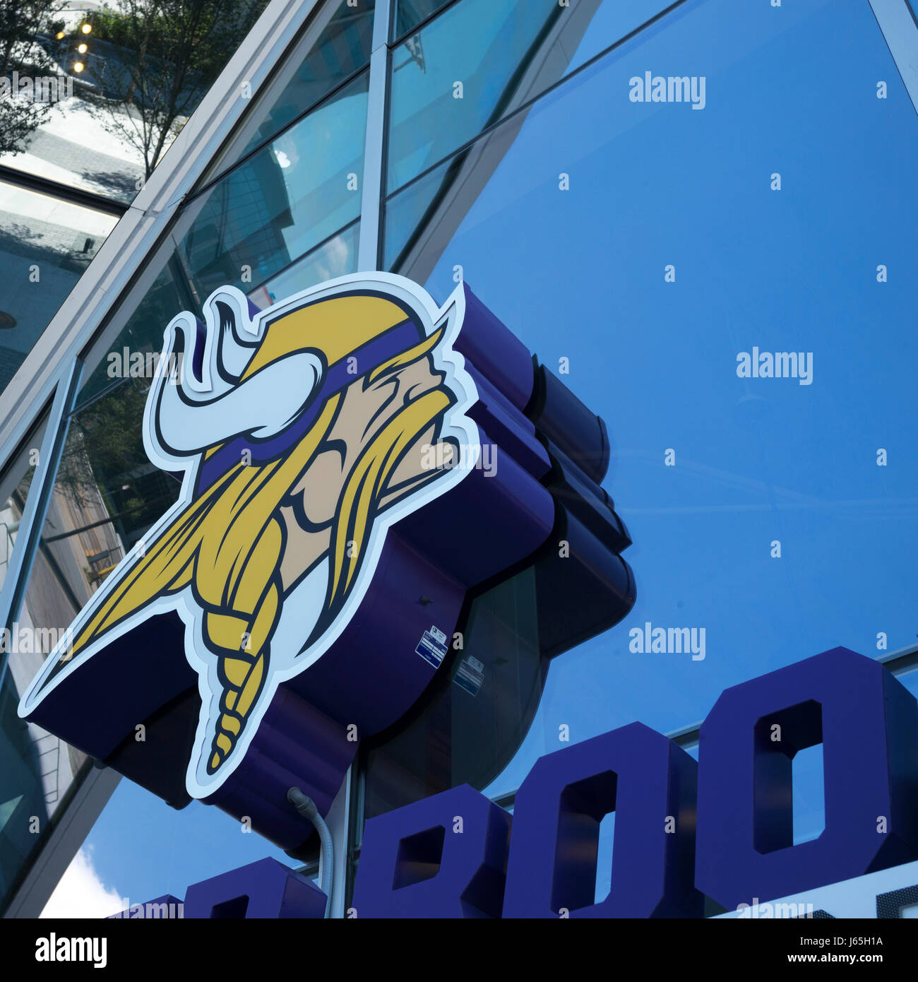 Minnesota Vikings Logo Sign on the U.S. Bank Stadium, Minneapolis, Hennepin  County, Minnesota, USA Stock Photo - Alamy