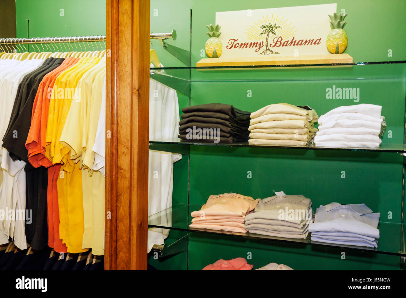 Michigan,MI,Mich,Mackinac County,Island,Mackinaw,historic State Parks Park,Straits of,Lake Huron,Grand,hotel,Cagney's,shopping shopper shoppers shop s Stock Photo