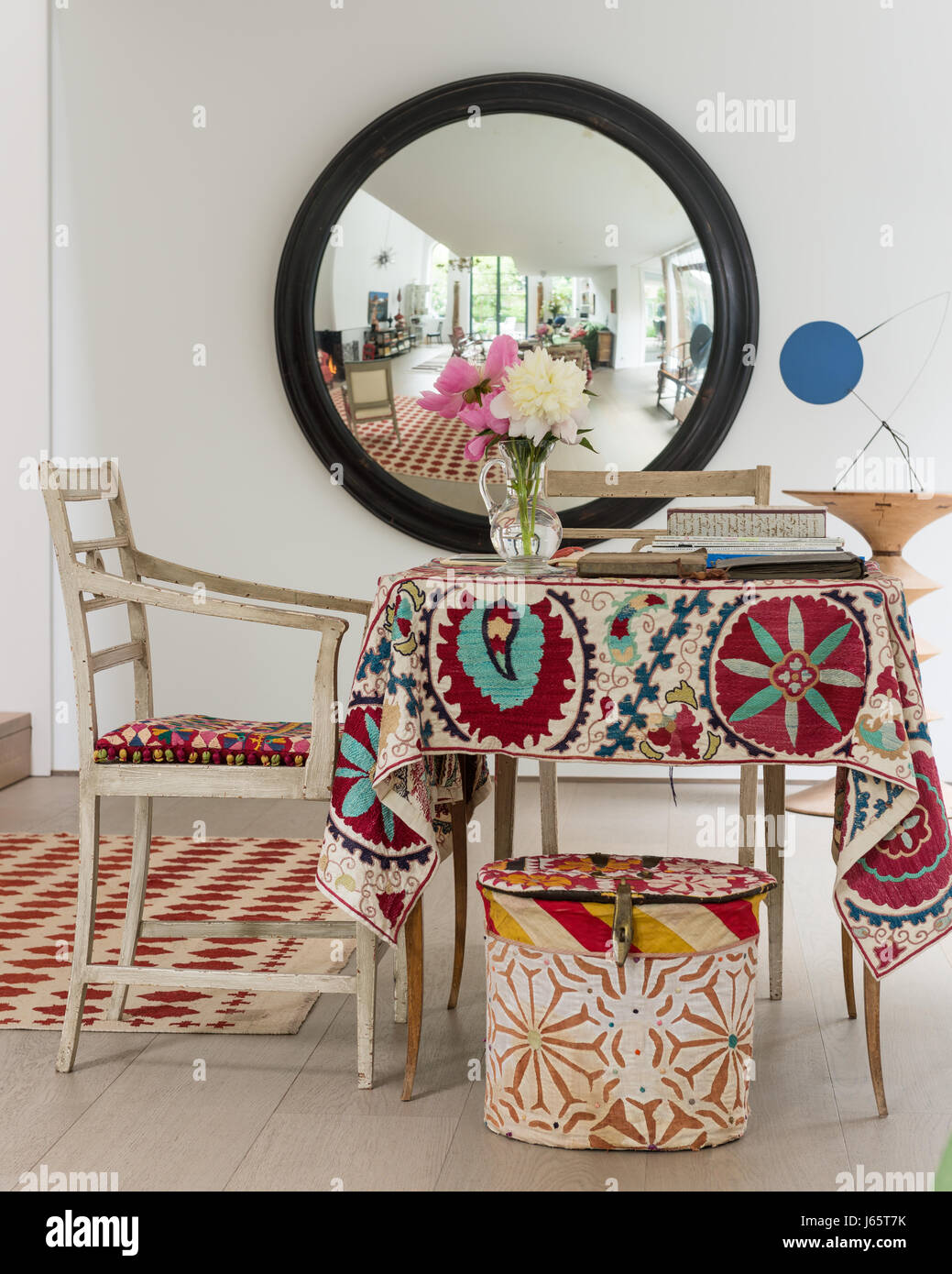 atelier Brussels Large convex mirror with old textiles adding colour Stock Photo