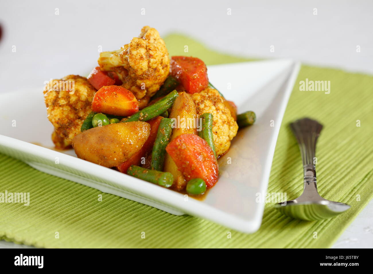 indian recipe, mixed veg containing Carrots, cauliflower, green peas