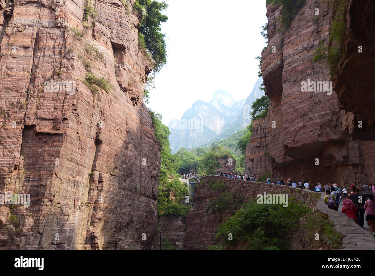 Cliff hanging walkway hi-res stock photography and images - Alamy