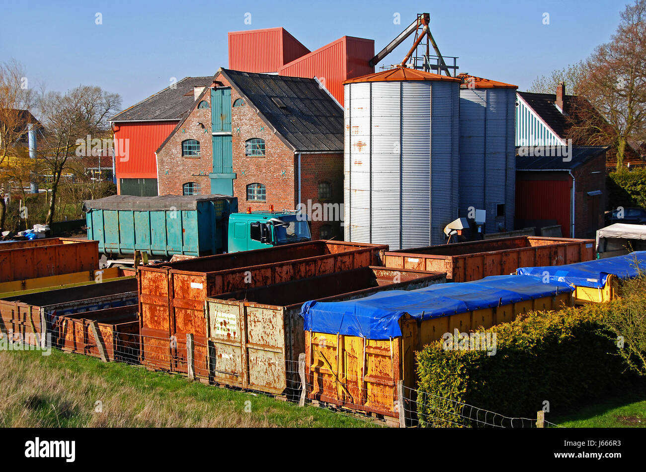 Container Wheat Mill Mllerberieb hi-res stock photography and images - Alamy