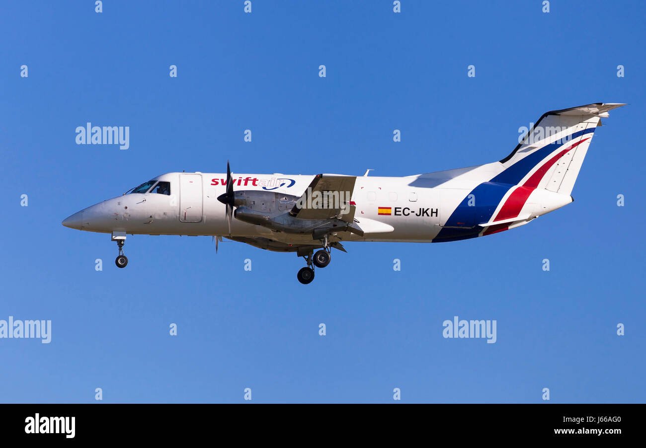 D-CAOB Air Omega Embraer EMB-120ER(FC) Brasilia Photo by Vincent