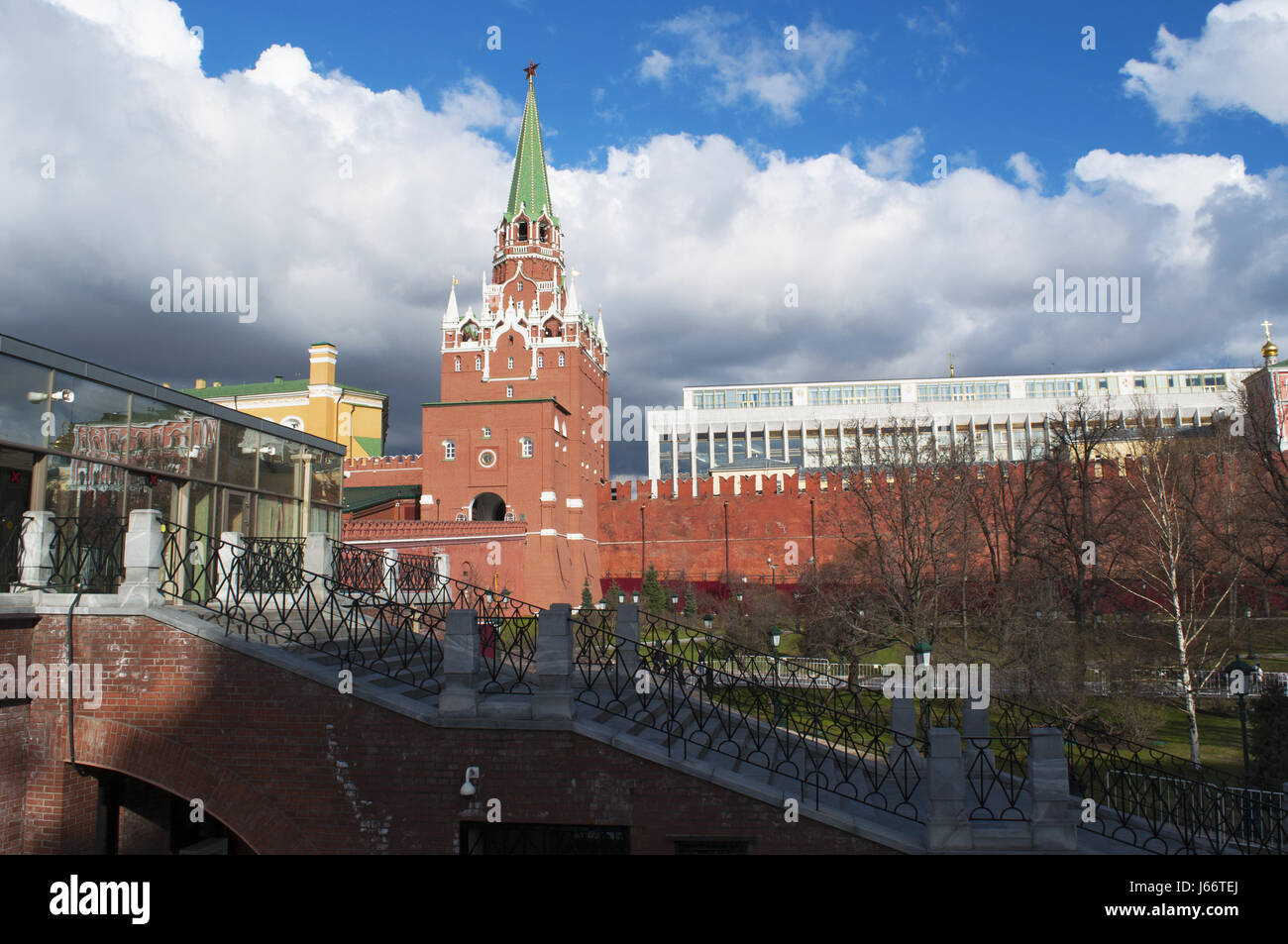 Moscow Kremlin Wall with Troitskaya Tower (Trinity Tower) and the Troitsky Bridge overlooking the Alexander Garden Stock Photo