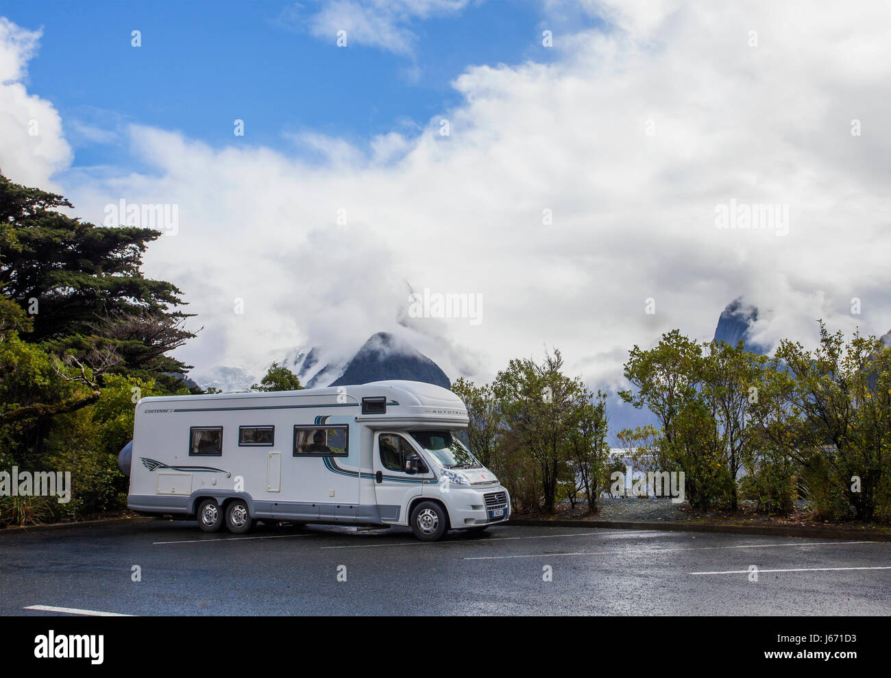 MILFORD SOUND NEW ZEALANDAUGUST 30 camper van in car park lot of milford sound fiord land