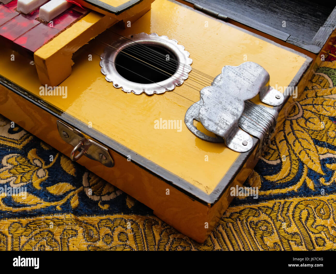 Bulbul tarang hi res stock photography and images Alamy