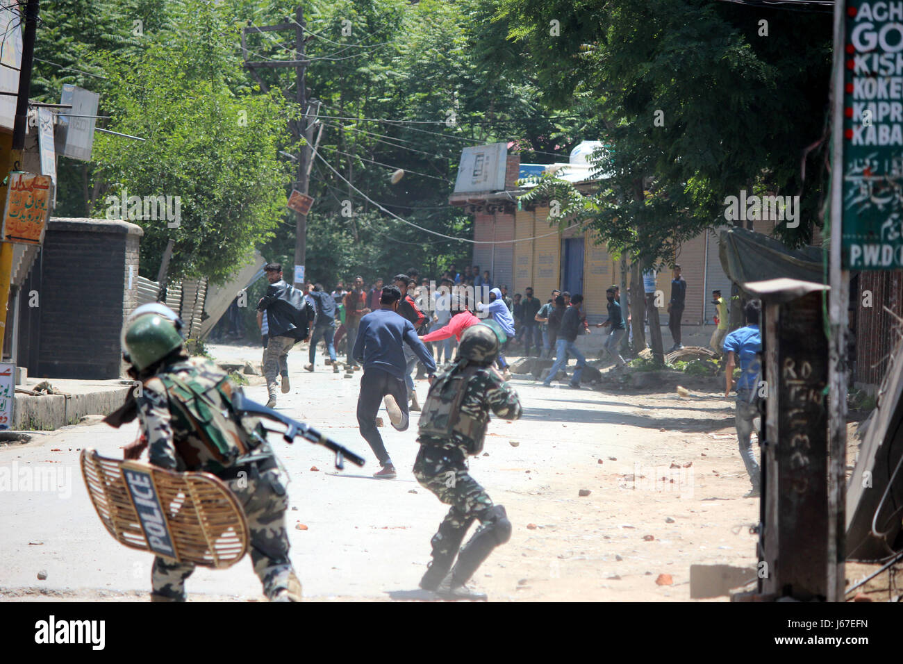 Anantnag, India. 19th May, 2017. Indian Policeman chased Stone- pelters during clashes in Anantnag after Friday Prayers. Credit: Muneeb Ul Islam/Pacific Press/Alamy Live News Stock Photo