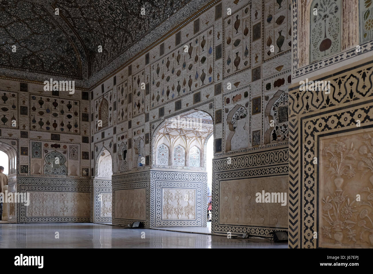 Mirror design on fort hi-res stock photography and images - Alamy