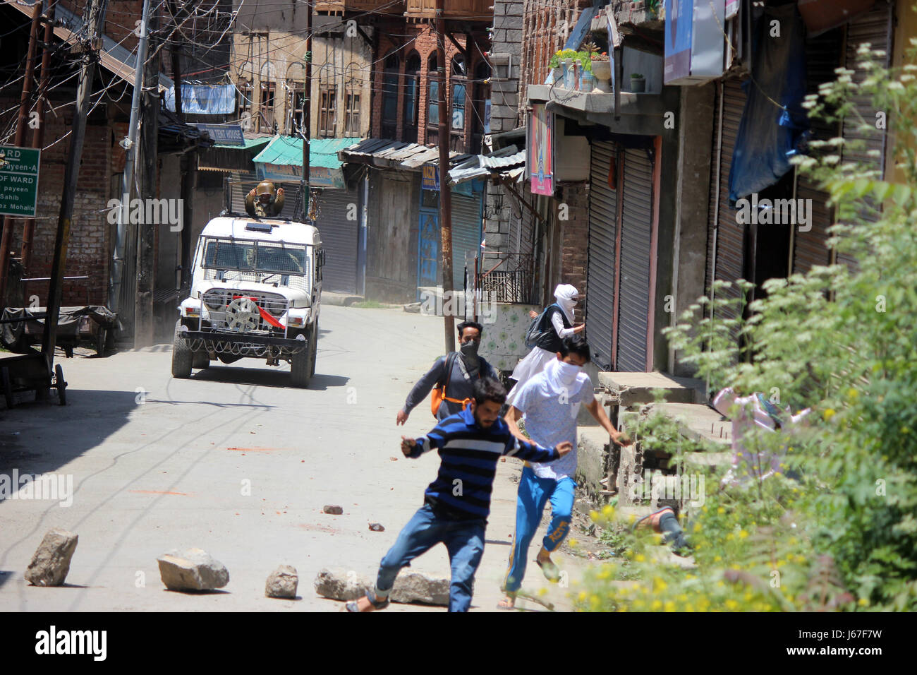 Anantnag, India. 19th May, 2017. Security forces chased Stone- pelters during clashes in Anantnag after Friday Prayers. Credit: Muneeb Ul Islam/Pacific Press/Alamy Live News Stock Photo