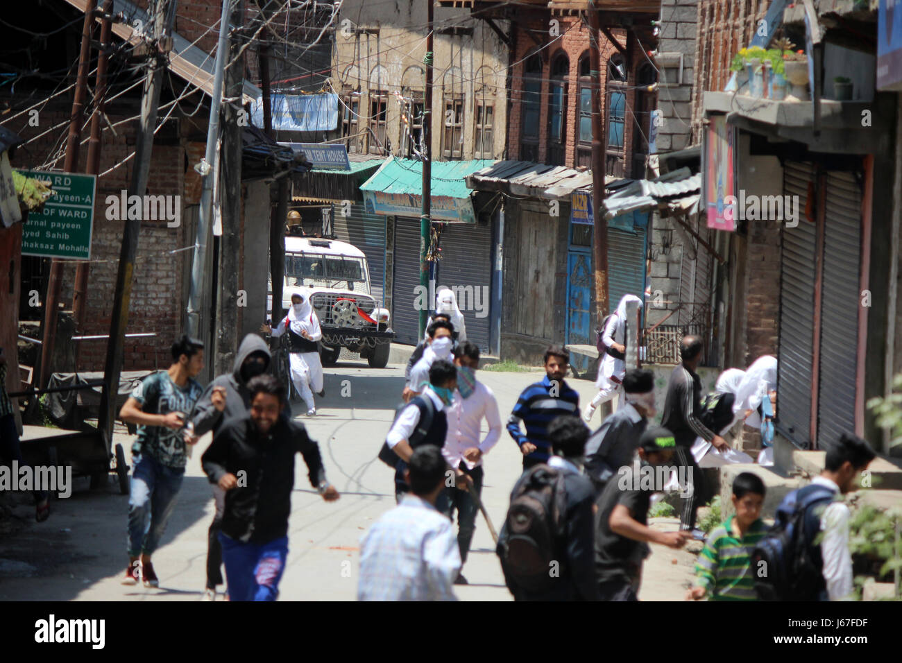 Anantnag, India. 19th May, 2017. Security forces chased Stone- pelters during clashes in Anantnag after Friday Prayers. Credit: Muneeb Ul Islam/Pacific Press/Alamy Live News Stock Photo