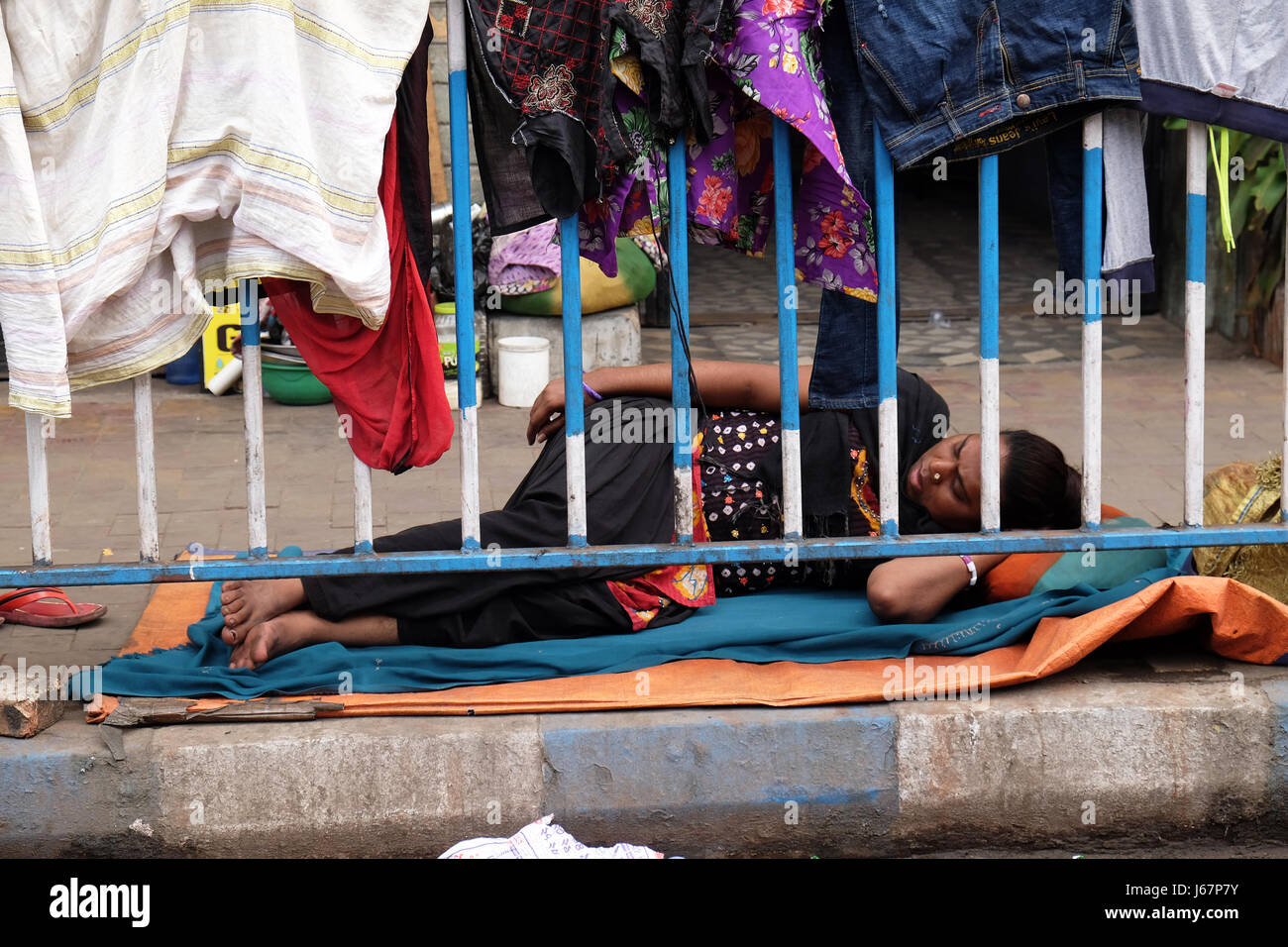 Homeless people sleeping on the footpath of Kolkata, India on February 09, 2016. Stock Photo
