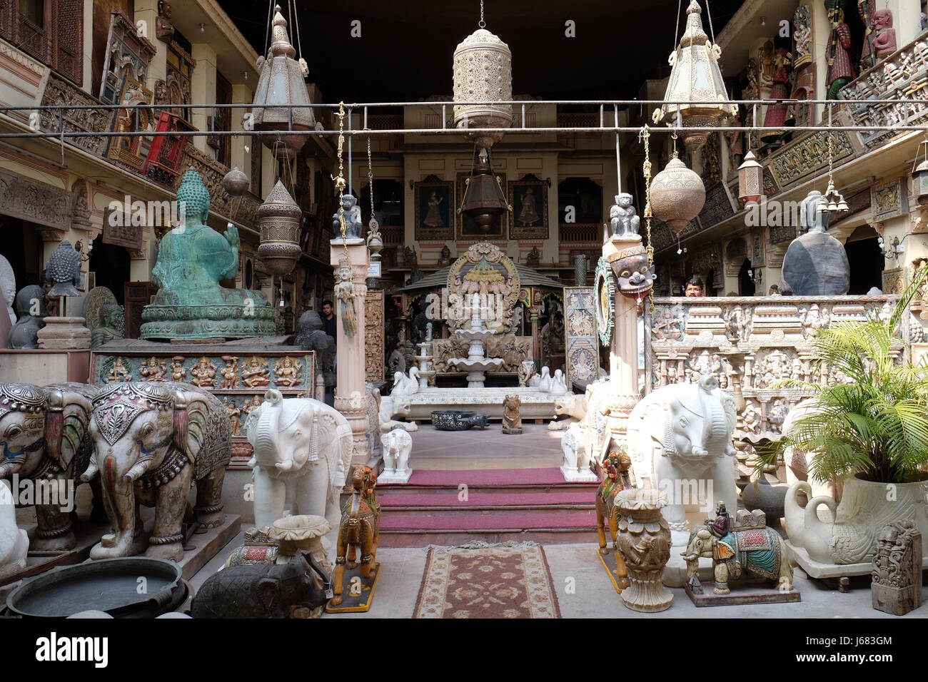 Shop selling Indian antiques and reproductions among a plethora of shops for tourists in Jaipur, Rajasthan, India Stock Photo