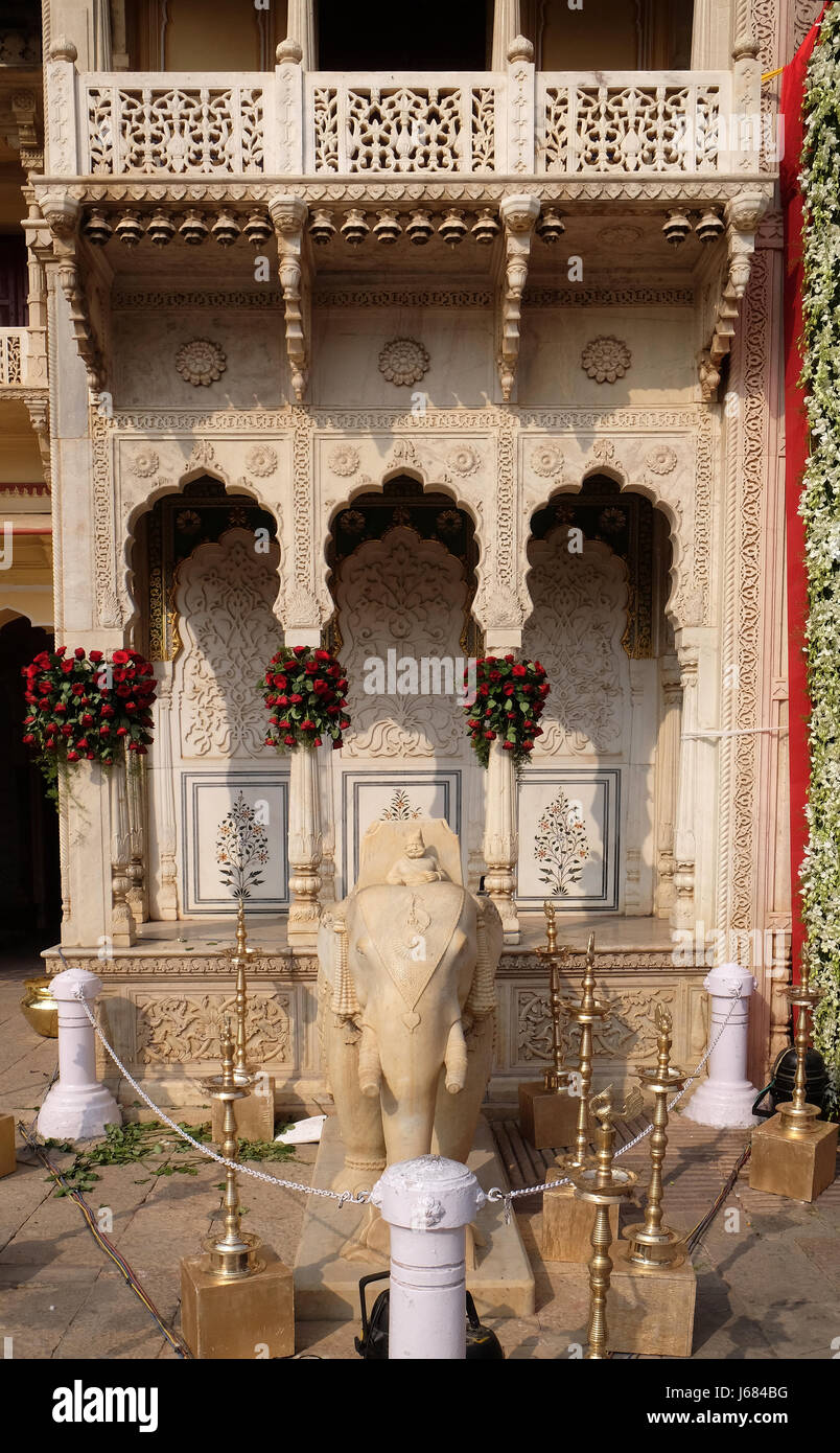 Elephant statue at the City Palace, a palace complex in Jaipur, Rajasthan, India. It was the seat of the Maharaja of Jaip Stock Photo