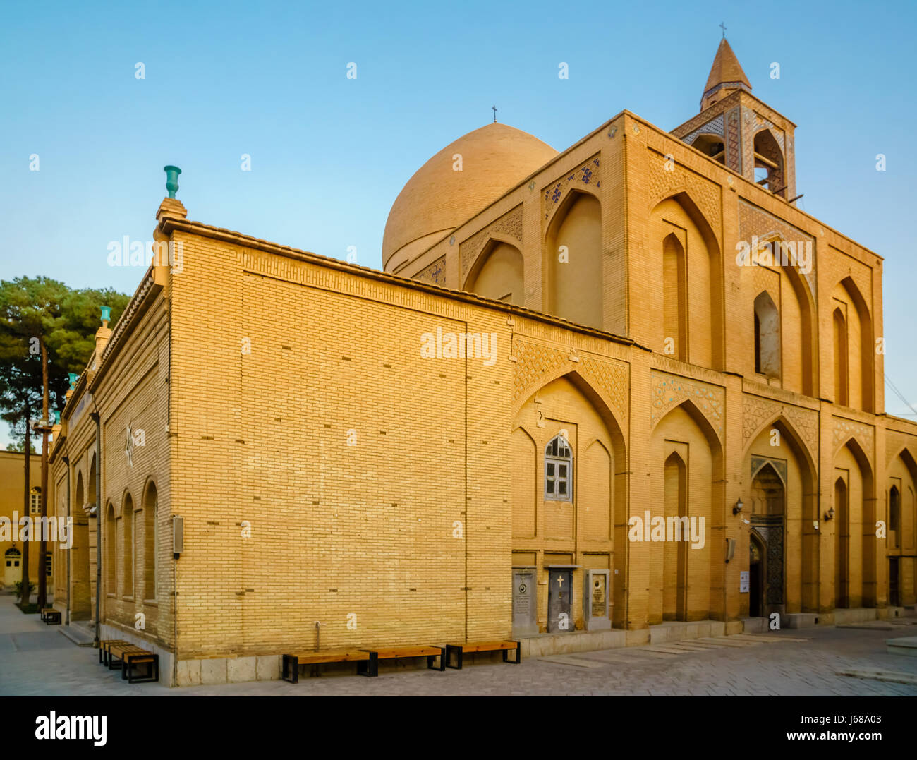 Iranian christian church hi-res stock photography and images - Page 4 -  Alamy, image size:1300x1077