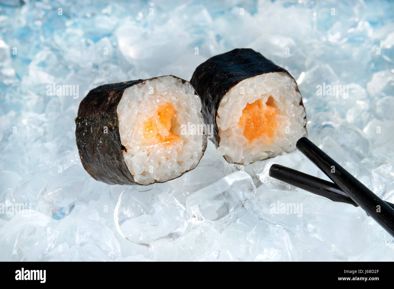 Сколько перевариваются роллы. Испорченные роллы. Хранение суши зимой. Овощи в морозилке. Пакет для замораживания льда.