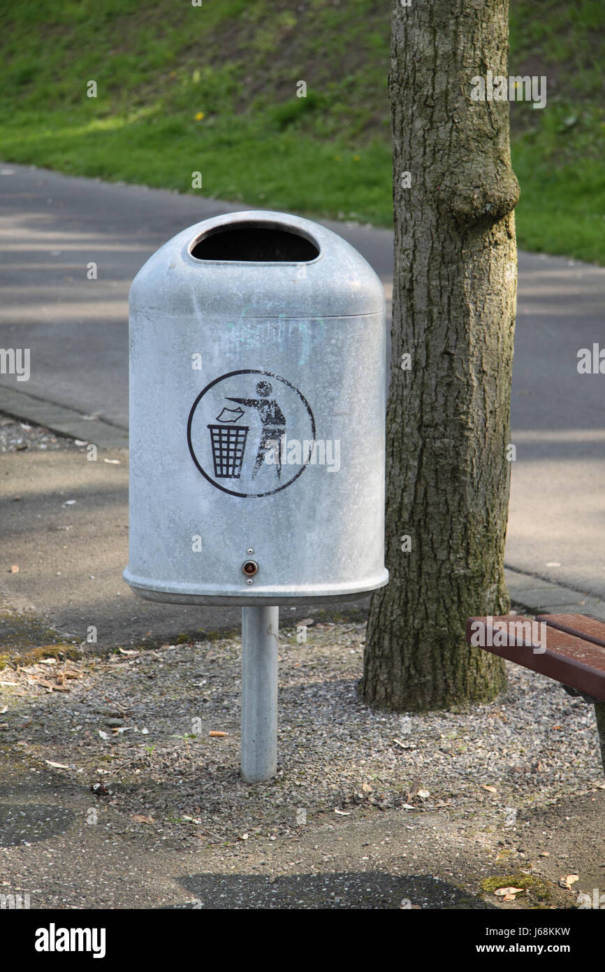 cleanliness trash garbage can disposal mull refuse throw away trash can