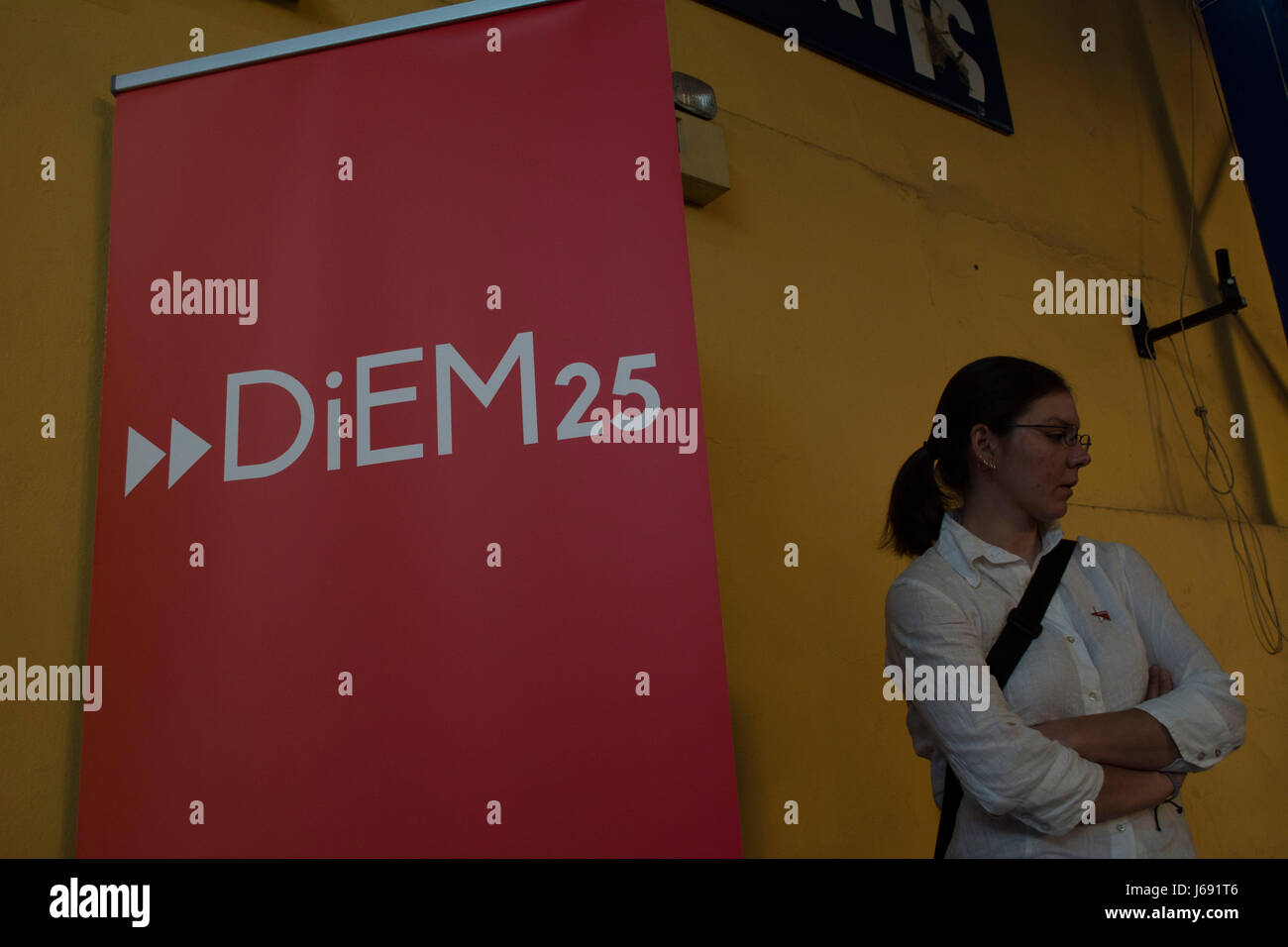 Athens, Greece. 19th May, 2017. Renowned Greek economist, academic and former Minister of Finance Yanis Varoufakis presents in Athens the DiEM25 movement (Democracy in Europe Movement 2025). Credit: Nikolas Georgiou/Alamy Live News Stock Photo