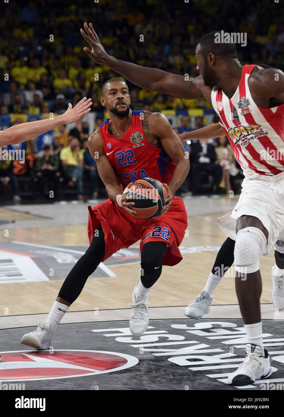(170520) -- ISTANBUL, May 20, 2017(Xinhua) -- Cory Higgins (L) of CSKA Moscow dribbles during the semifinal between CSKA Moscow and Olympiacos Piraeus of the basketball EuroLeague in Istanbul, Turkey, on May 19, 2017. Olympiacos Piraeus advanced to the final by defeating CSKA Moscow with 82-78. (Xinhua/He Canling) Stock Photo